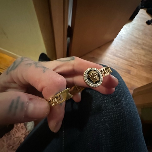 Medusa Greek key opening cuff bracelet - Picture 4 of 6